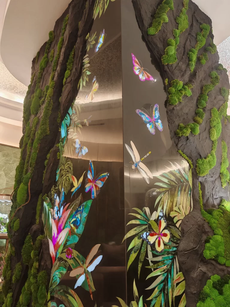 Lumi Stone Pillar - Entrance